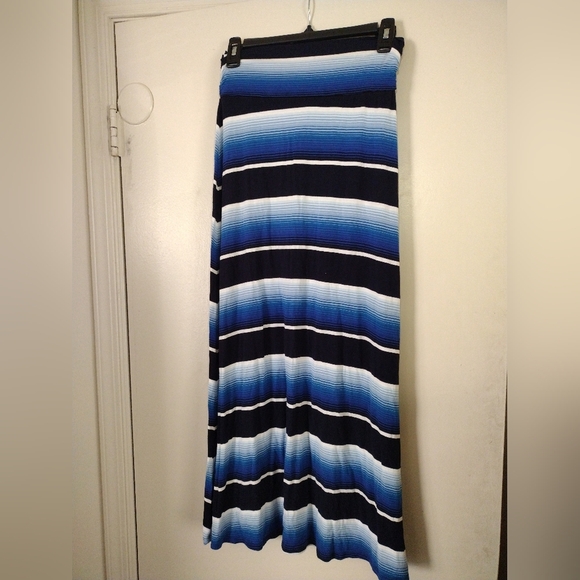 Merona Dresses & Skirts - Merona long maxi skirt blue stripes